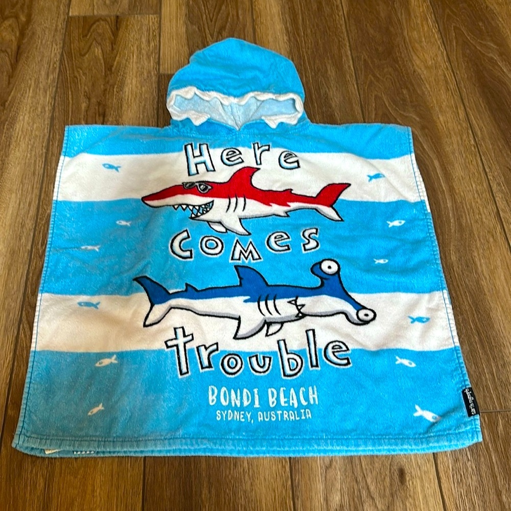 Bondi Beach Sydney, Australia 🇦🇺 Hooded Towel with Shark Design 100% cotton 🦈